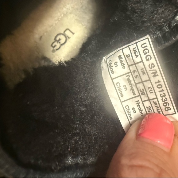 UGG 8 furry lined GUC Women's Black Leather Ankle Boots - Picture 12 of 12